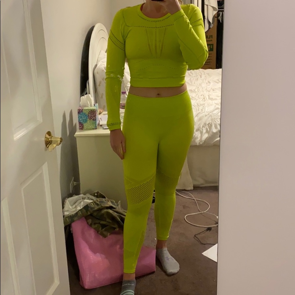 Fabletics Set. Never Been Worn! - image 4